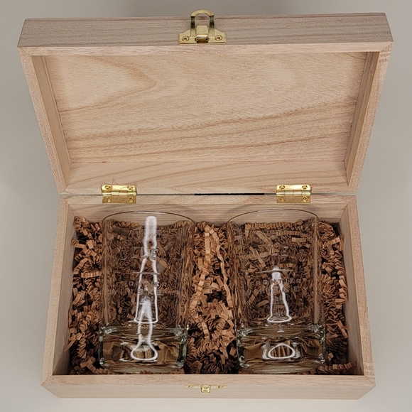 Bulleit Bourbon Whiskey Tumbler Glass gift set - Picture 6 of 15